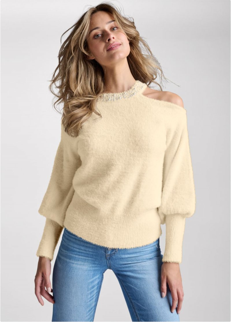 Venus VENUS | Cozy Cold Shoulder Sweater in Off White