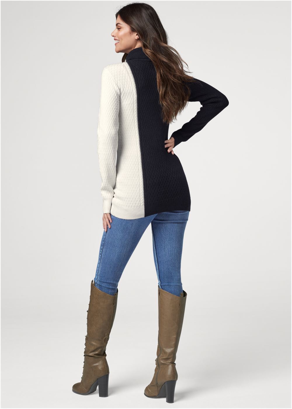 Venus VENUS | Color Block Turtleneck Sweater in Black & Off White