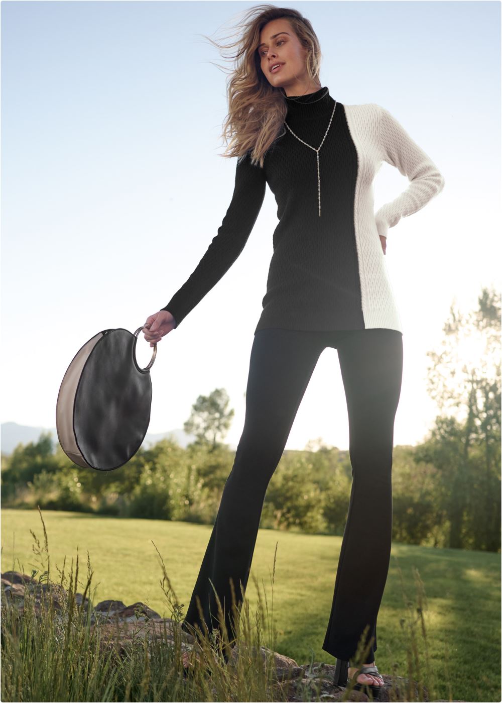 Venus VENUS | Color Block Turtleneck Sweater in Black & Off White