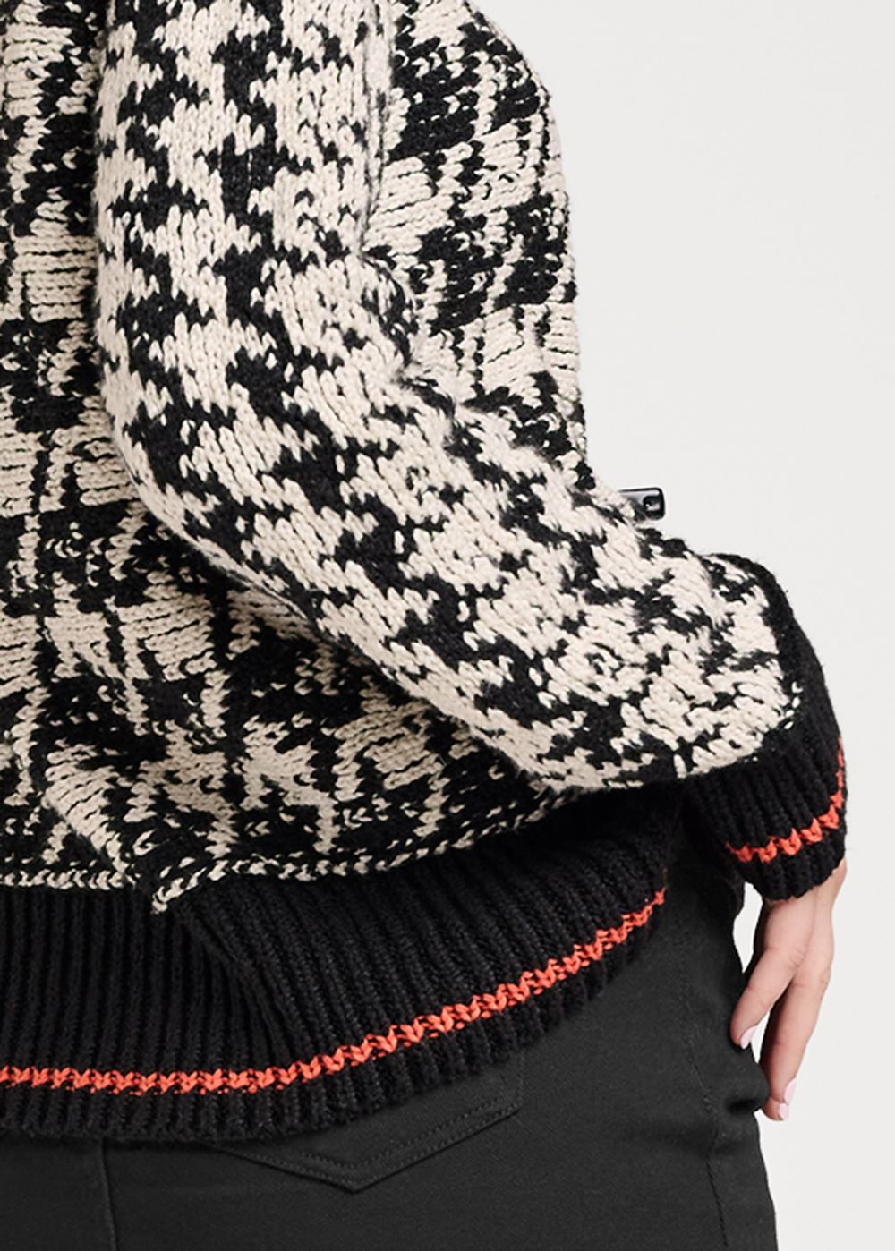 Venus VENUS | Chunky Knit Houndstooth Turtleneck Sweater in Black Multi