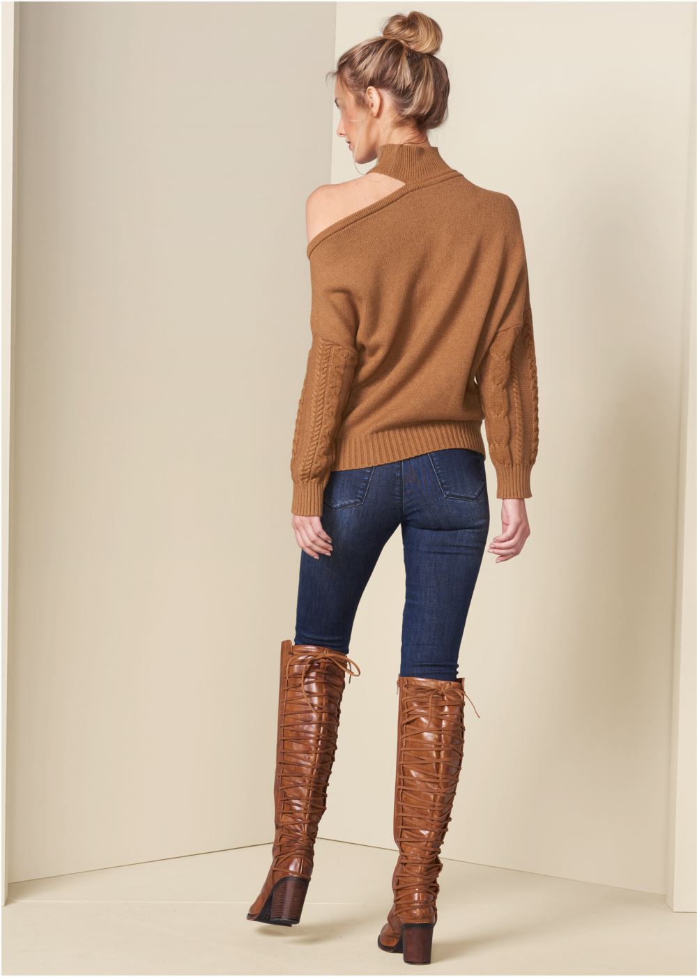 Venus VENUS | One-Shoulder Turtleneck Sweater in Brown