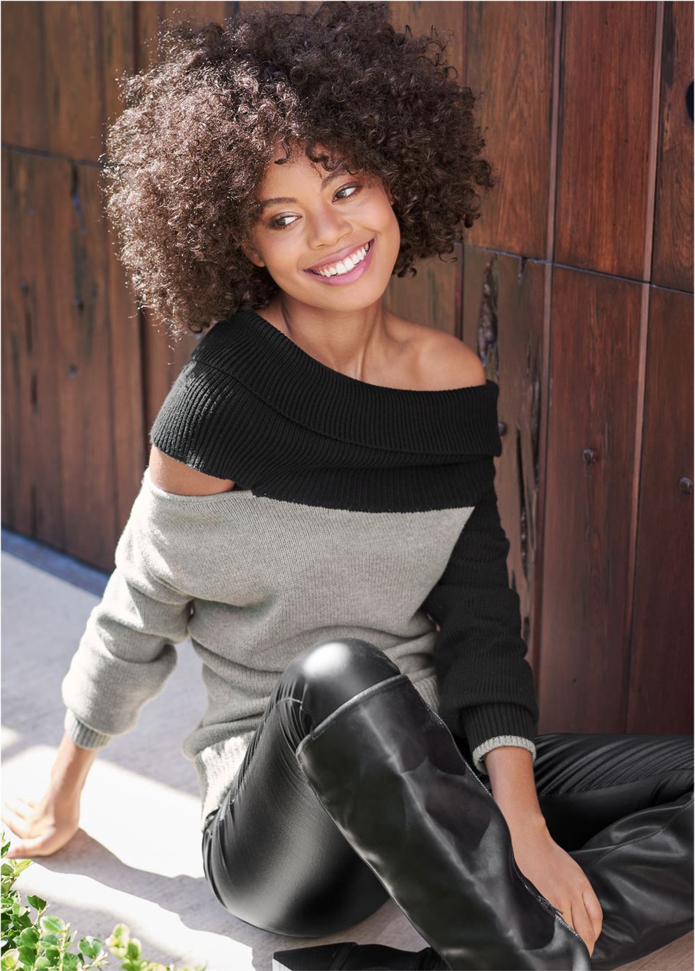 Venus VENUS | One-Shoulder Sweater in Grey & Black