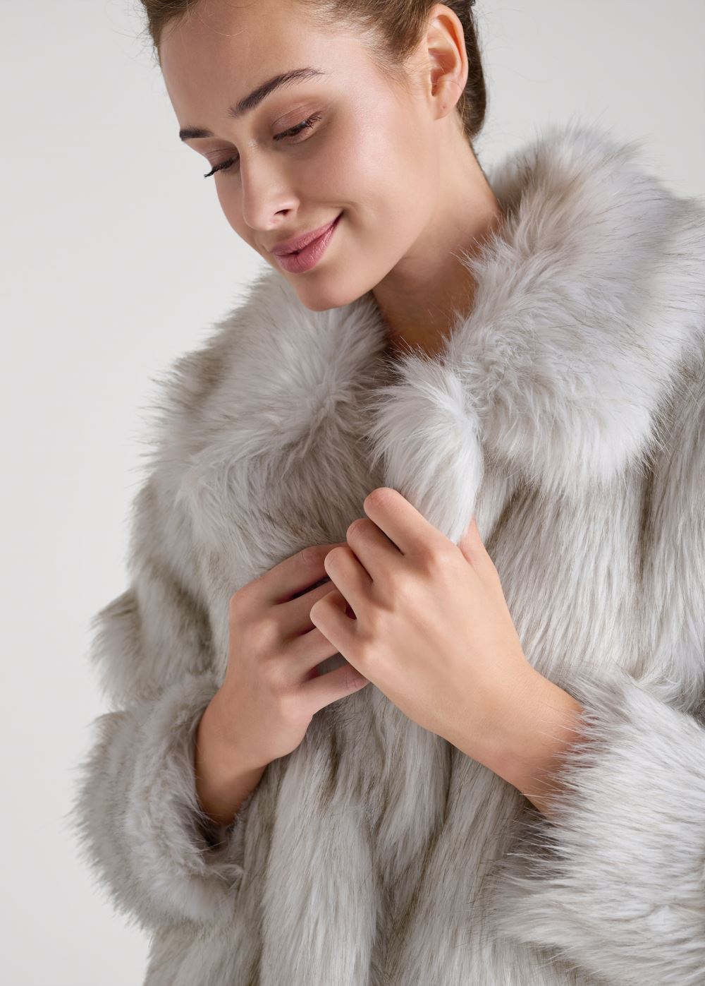 Venus Mid-Length Faux-Fur Coat in Grey