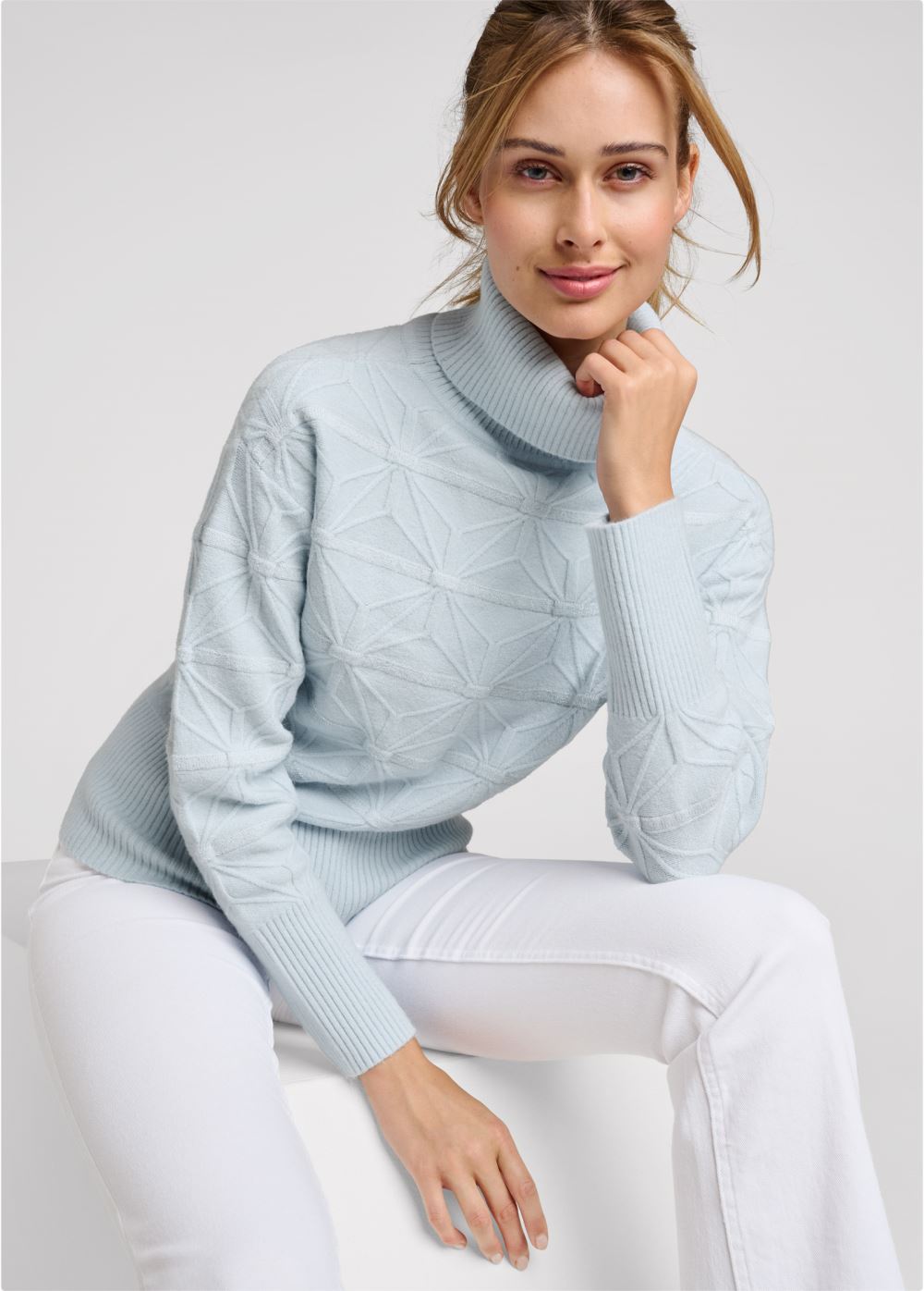 Venus VENUS | Diamond Cable Turtleneck Sweater in Light Blue