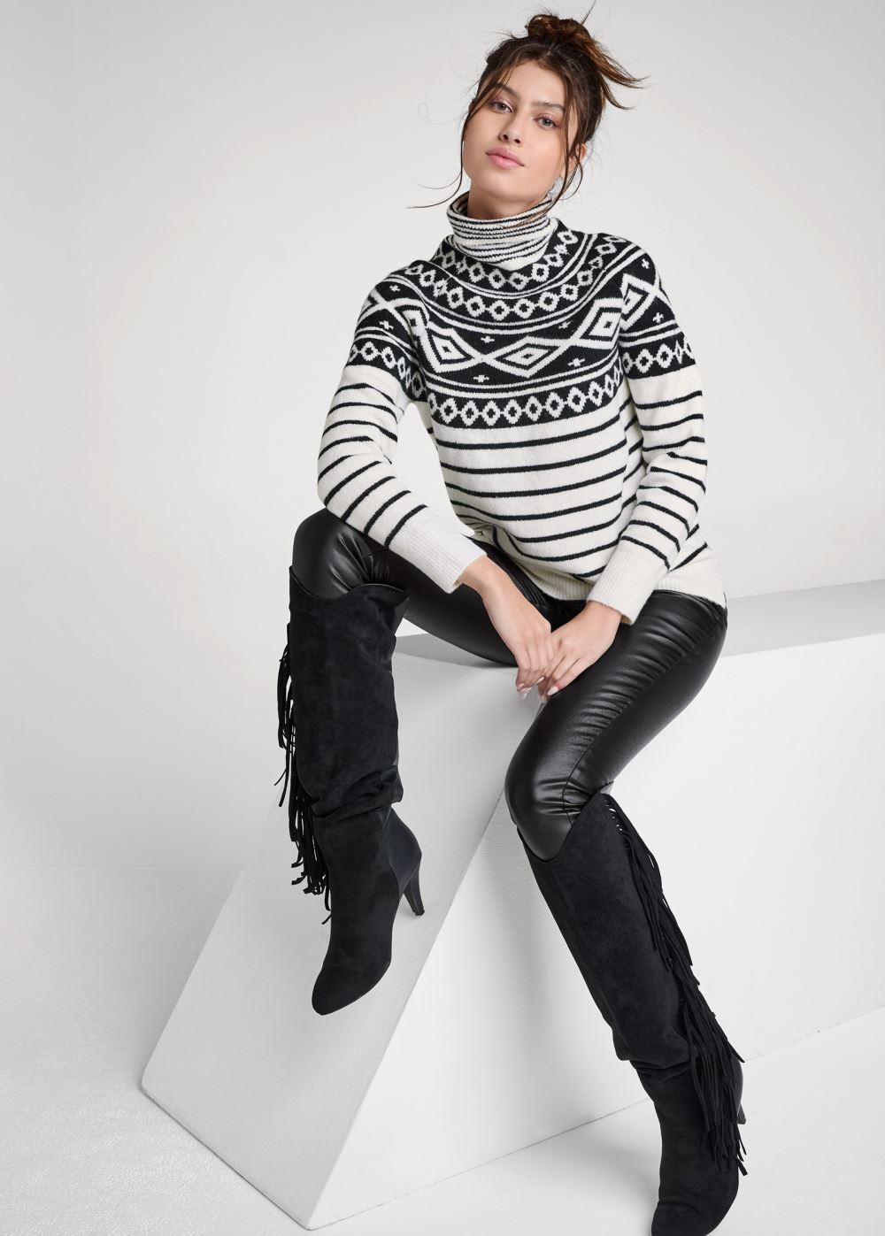 Venus VENUS | Fair Isle Turtleneck Sweater in White & Black