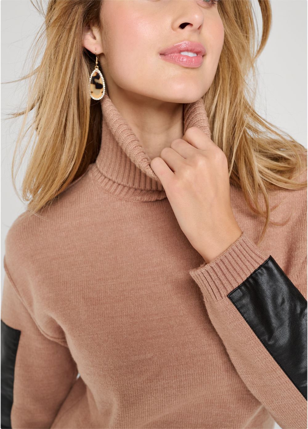Venus VENUS | Two Tone Turtleneck in Tan Multi