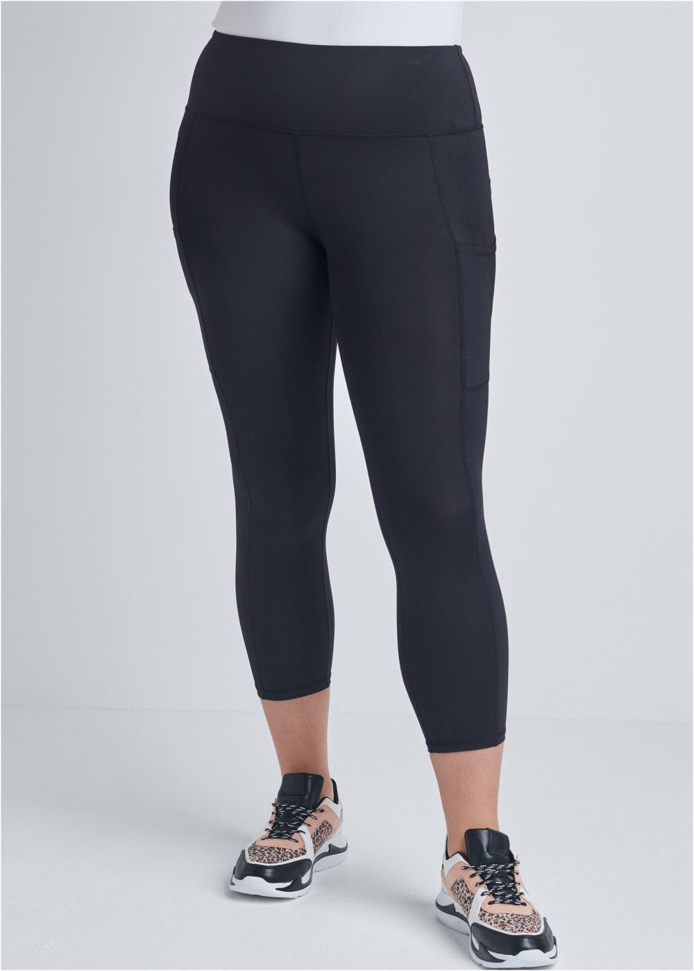 Venus Black Pocket Capri Active Leggings