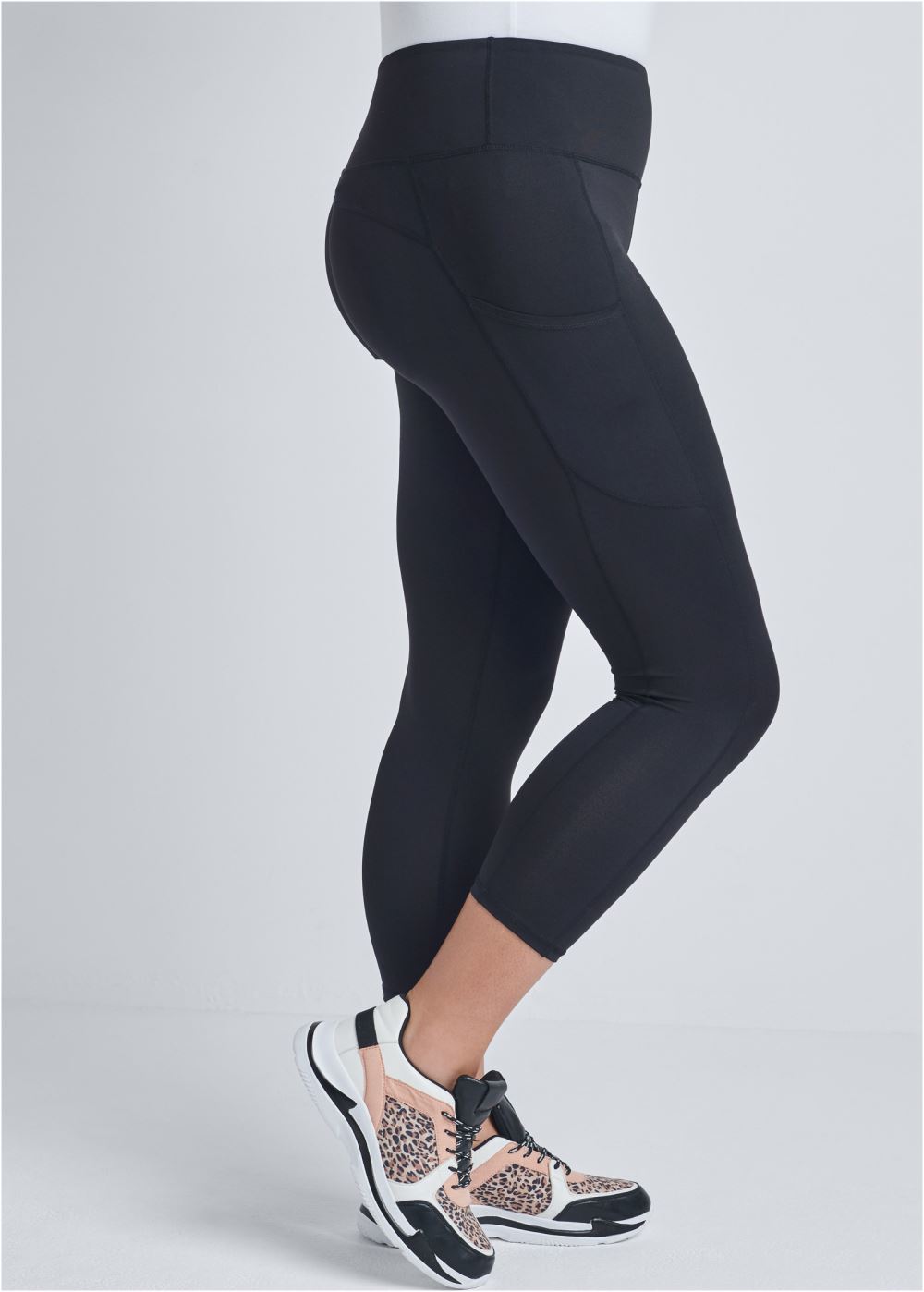 Venus Black Pocket Capri Active Leggings